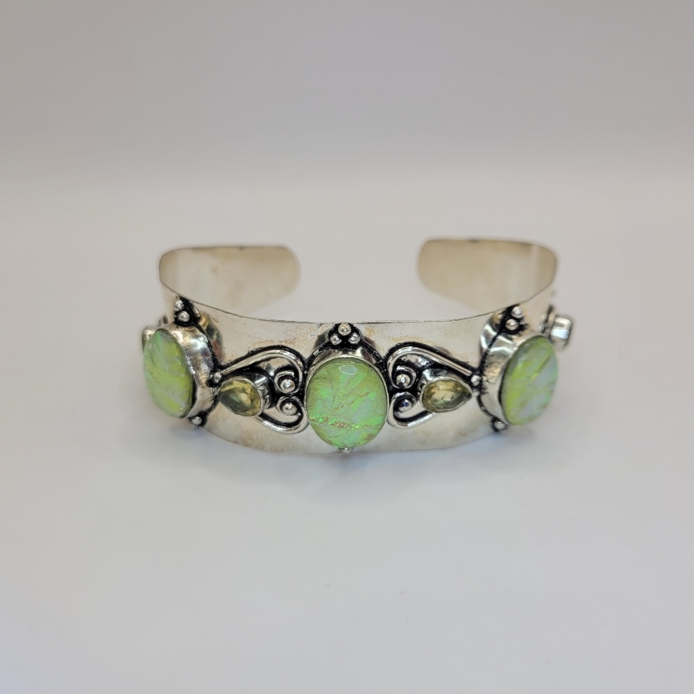 Arrisan Crafted Handmade 925 Sterling Silver Cuff Bracelet w Radiant Green Opal